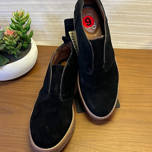 Black suede Franco‎ Sarto slip-on ankle boot size 6. - Picture 8 of 8